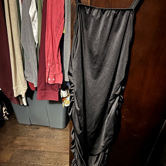 Pretty Little Things Black Form Fitting Dress - Picture 1 of 2